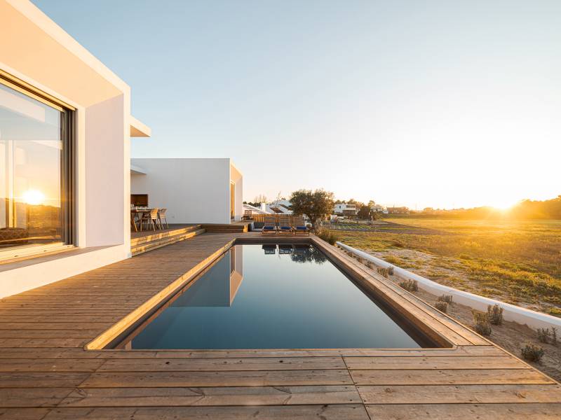 resize-modern-villa-with-pool-and-deck-2022-02-02-04-50-35-utc resize-modern-villa-with-pool-and-deck-2022-02-02-04-50-35-utc